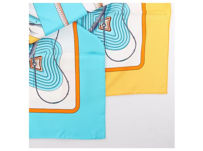 Hermès Carré 90 "Clic Clac" Foulard in Seta Blu x Giallo - vista 2