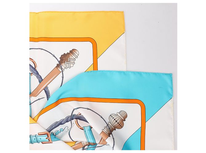 Hermès Carré 90 "Clic Clac" Foulard in Seta Blu x Giallo - vista 3