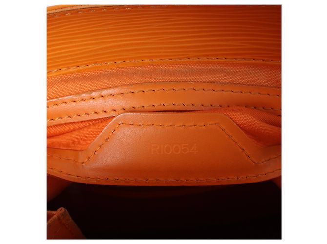 Louis Vuitton Sac Plat PM Epi Leather Handbag in Orange M5274H - vista 10