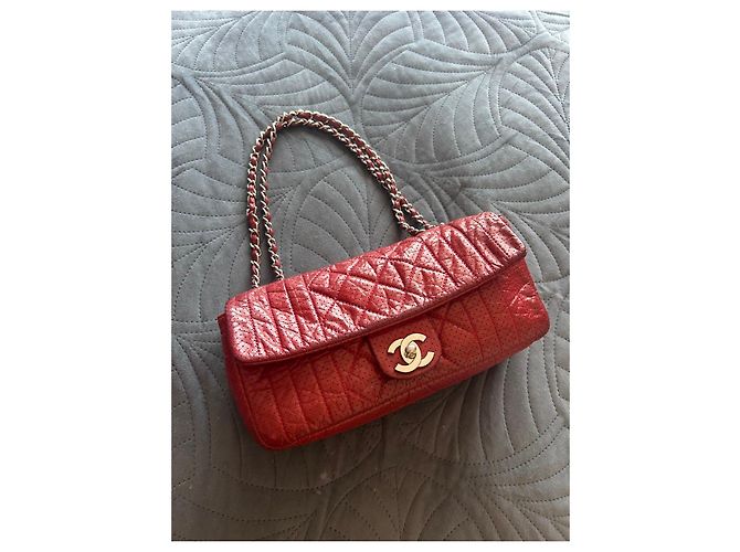 Borsa a patta Chanel in pelle traforata rossa - vista 13
