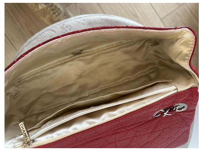 Borsa a patta Chanel in pelle traforata rossa - vista 16