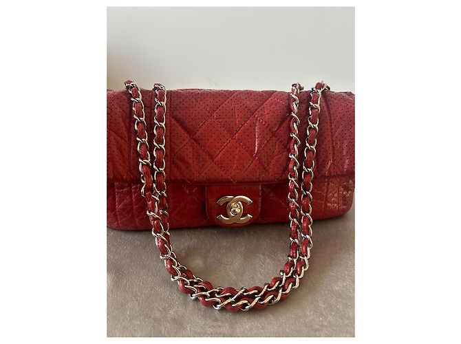 Borsa a patta Chanel in pelle traforata rossa - vista 2