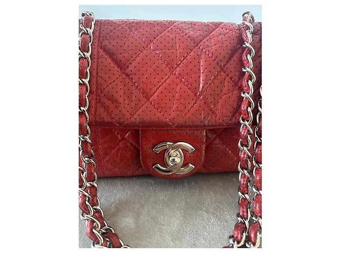Borsa a patta Chanel in pelle traforata rossa - vista 3