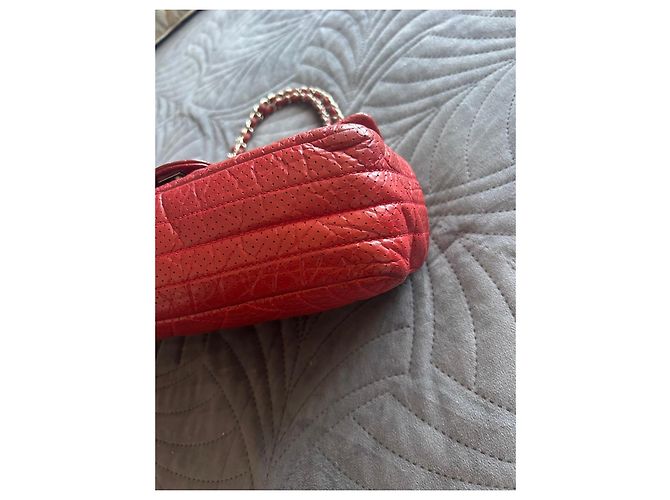 Borsa a patta Chanel in pelle traforata rossa - vista 9