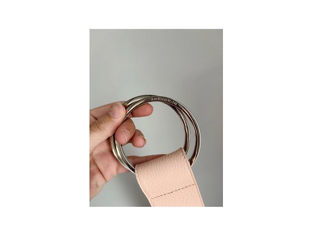Burberry Gürtel aus blassrosa Leder mit Doppelring-Schnalle - Ansicht 4