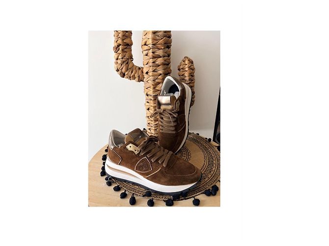 Philippe Model Sneaker aus braunem Wildleder - Ansicht 2