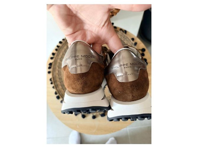 Philippe Model Sneaker aus braunem Wildleder - Ansicht 4