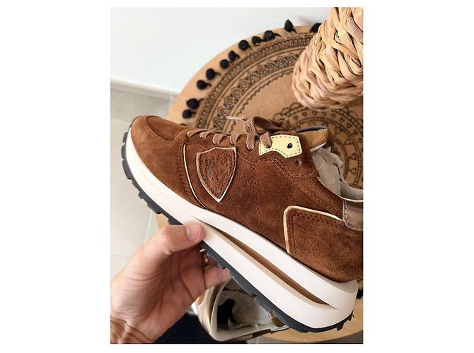 Philippe Model Sneaker aus braunem Wildleder - Ansicht 7