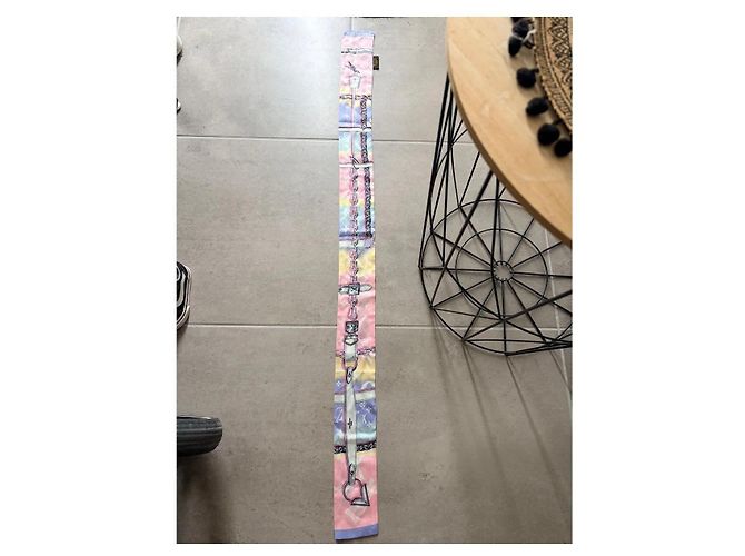 Bandana Louis Vuitton Monogram Pastel - vista 2