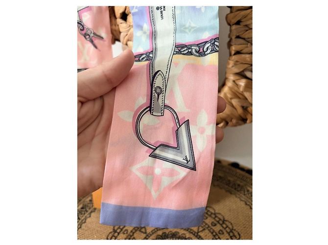 Bandana Louis Vuitton Monogram Pastel - vista 8