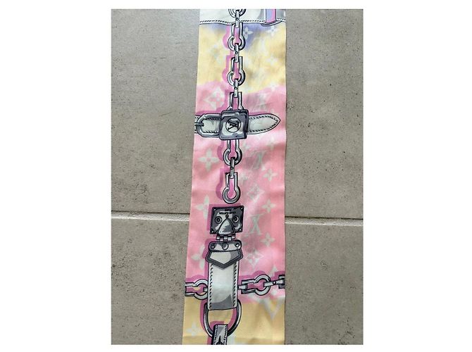 Bandana Louis Vuitton Monogram Pastel - vista 9