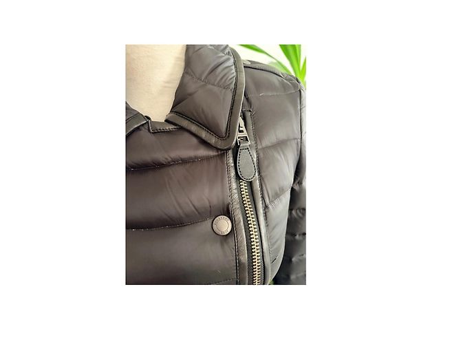 Casaco acolchoado Burberry Brit em nylon preto com gola de pele - vista 2