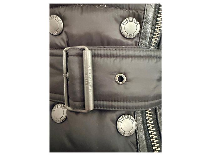 Casaco acolchoado Burberry Brit em nylon preto com gola de pele - vista 3