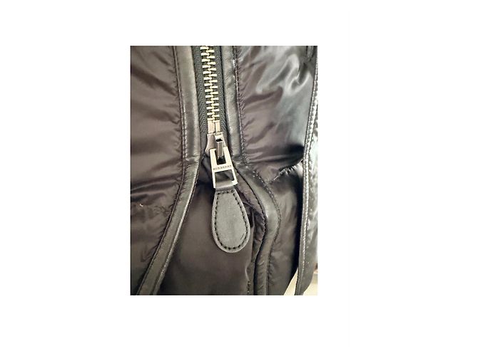 Casaco acolchoado Burberry Brit em nylon preto com gola de pele - vista 4