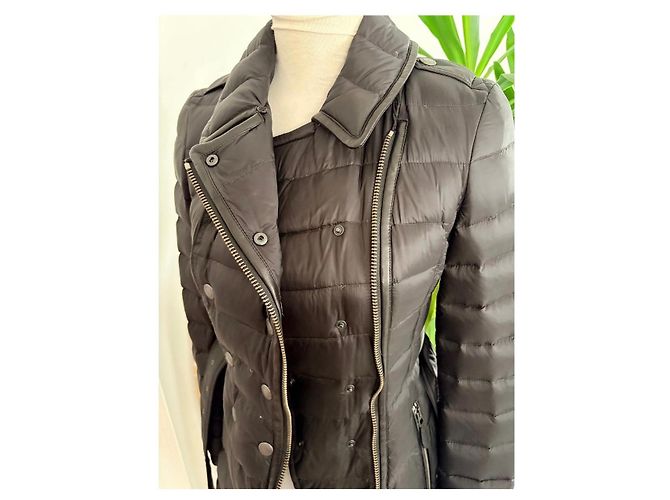 Casaco acolchoado Burberry Brit em nylon preto com gola de pele - vista 9