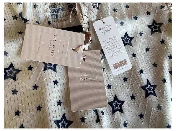 Ted Baker Star Bluse mit Rüschen und hohem Kragen - Ansicht 3