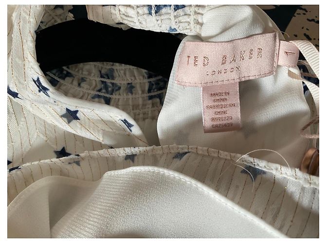 Ted Baker Star Bluse mit Rüschen und hohem Kragen - Ansicht 7