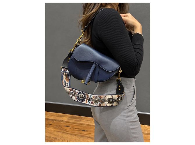 Borsa Saddle Christian Dior in pelle blu navy con tracolla ricamata - vista 7