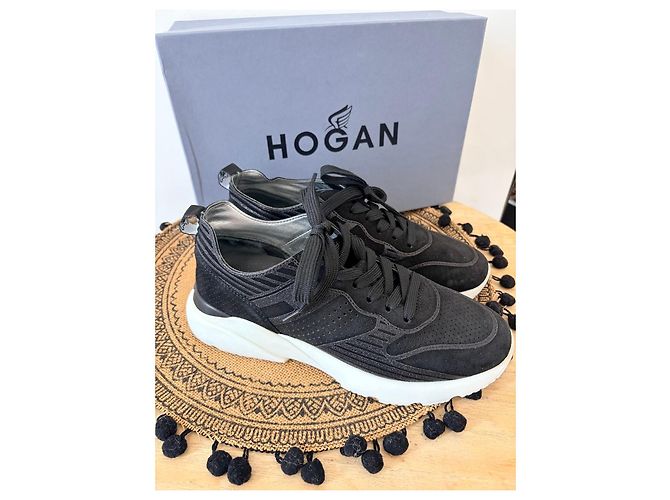 Sneakers Hogan in camoscio nero - vista 2