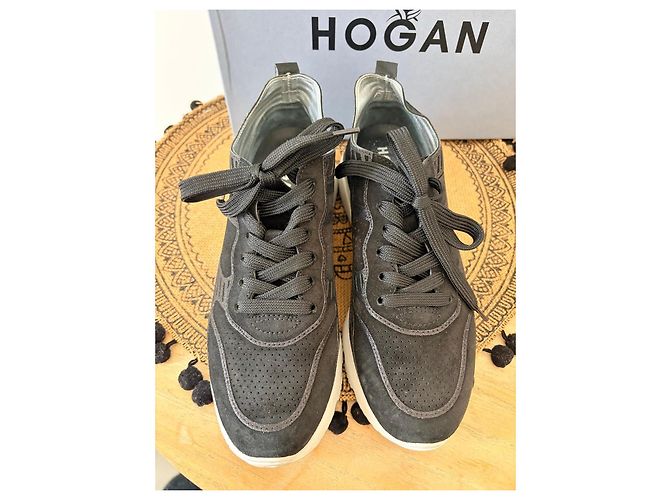Sneakers Hogan in camoscio nero - vista 3