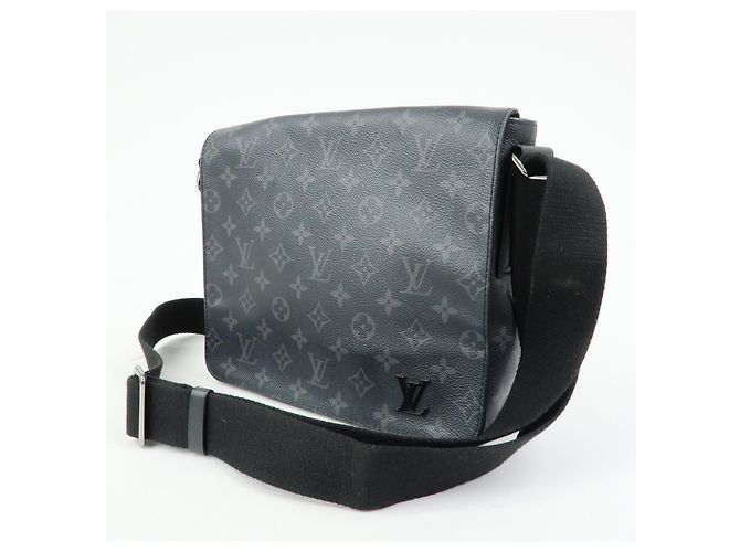 Louis Vuitton District Messenger Monogram Eclipse Canvas PM - vue 3