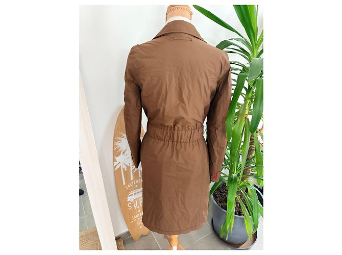 Gabardina de nailon marrón de Prada - vista 3