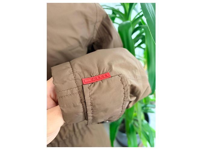 Gabardina de nailon marrón de Prada - vista 4