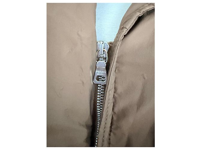 Gabardina de nailon marrón de Prada - vista 6