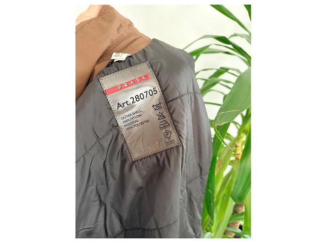 Gabardina de nailon marrón de Prada - vista 7