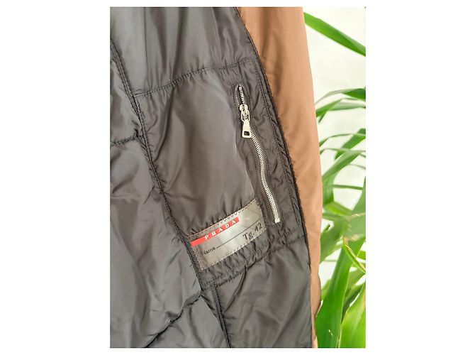 Gabardina de nailon marrón de Prada - vista 8