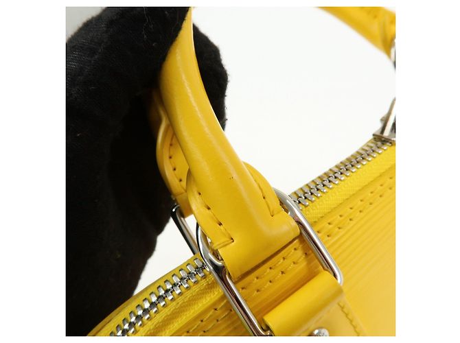 Borsa a mano Louis Vuitton Epi Alma PM in pelle Mimosa M40951 - vista 9