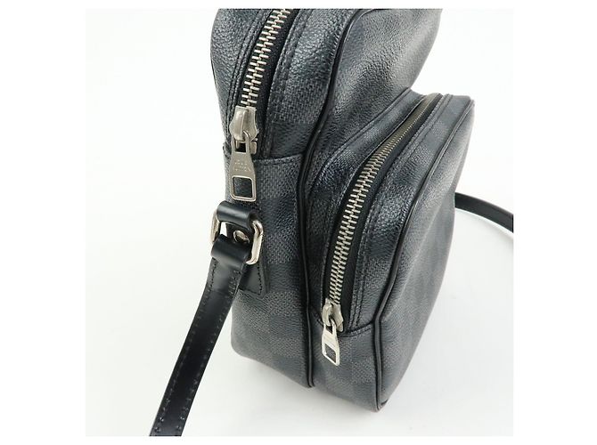 Louis Vuitton Damier Graphite Rem Shoulder Bag Black N41446 - vista 17