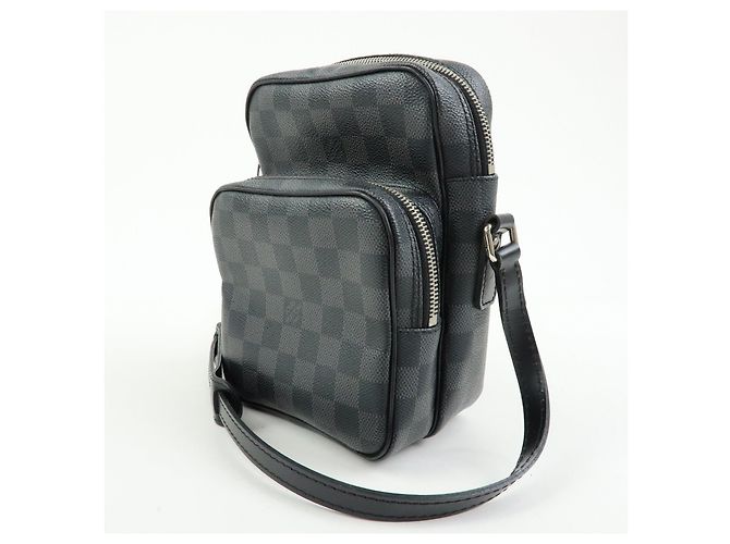 Louis Vuitton Damier Graphite Rem Shoulder Bag Black N41446 - vista 3