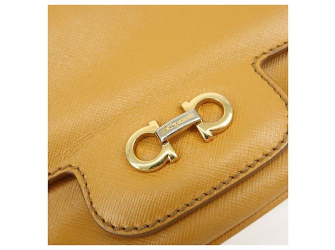 Salvatore Ferragamo Borsa a tracolla e spalla Ferragamo Gancini in pelle con catena Marrone chiaro - vista 16