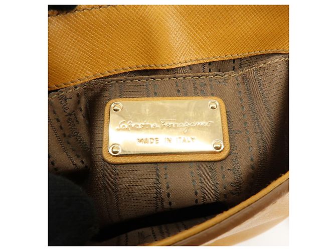 Salvatore Ferragamo Borsa a tracolla e spalla Ferragamo Gancini in pelle con catena Marrone chiaro - vista 24