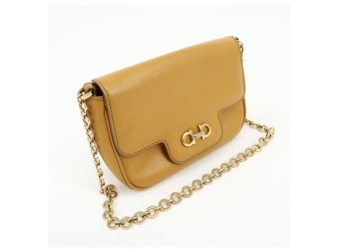 Salvatore Ferragamo Borsa a tracolla e spalla Ferragamo Gancini in pelle con catena Marrone chiaro - vista 4