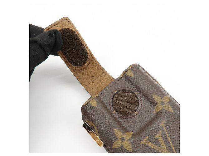 Louis Vuitton Monogram Etui Telephone International PM M63064 - vue 16