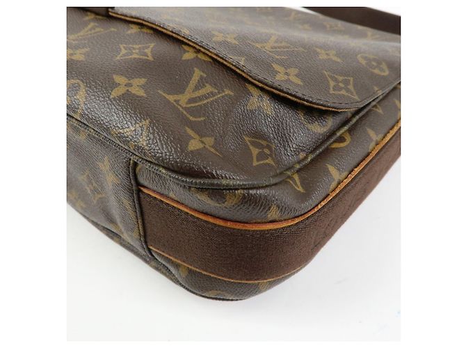 Louis Vuitton Monogram Messenger MM Beaubourg Crossbody Bag M97038 - vista 10