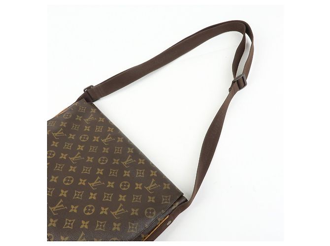 Louis Vuitton Monogram Messenger MM Beaubourg Crossbody Bag M97038 - vista 6