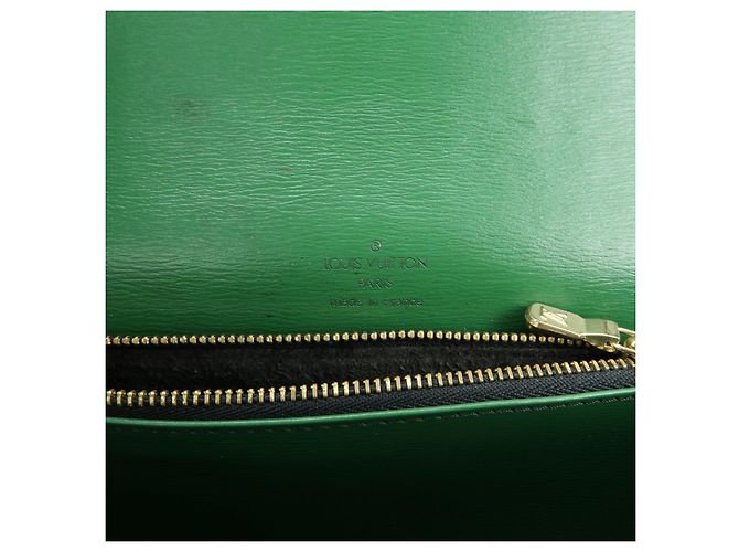 Borsa a tracolla Louis Vuitton Epi Free Run Noir Borneo Green M52414 - vista 23