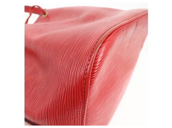 Borsa a tracolla Louis Vuitton Epi Petit Noe Castilian Red M44107 - vista 12