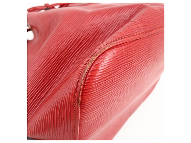 Borsa a tracolla Louis Vuitton Epi Petit Noe Castilian Red M44107 - vista 14