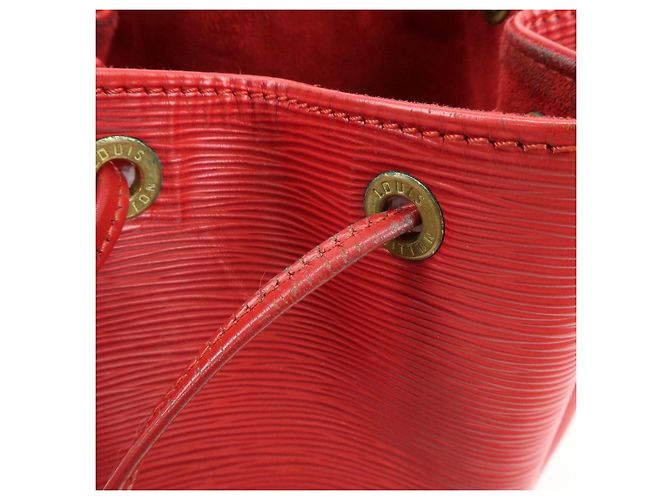 Borsa a tracolla Louis Vuitton Epi Petit Noe Castilian Red M44107 - vista 18