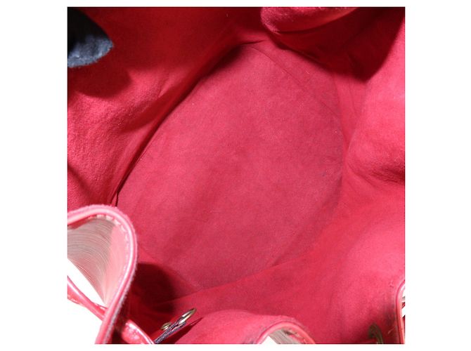 Borsa a tracolla Louis Vuitton Epi Petit Noe Castilian Red M44107 - vista 20