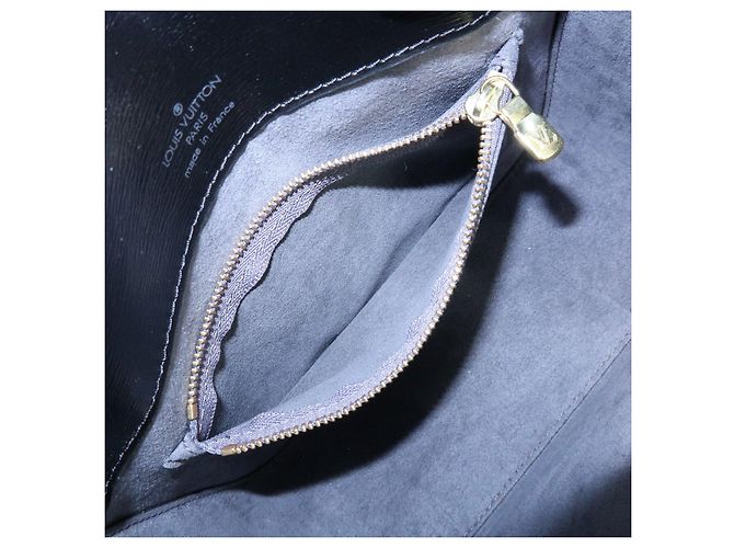Borsa a spalla e borsa a mano Louis Vuitton Epi Buci Noir M52202 - vista 21