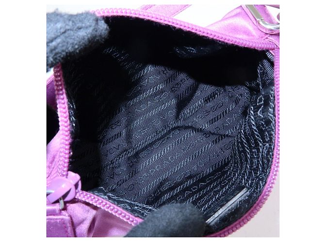 PRADA Mini borsa a mano pochette in raso con logo triangolare Viola - vista 21
