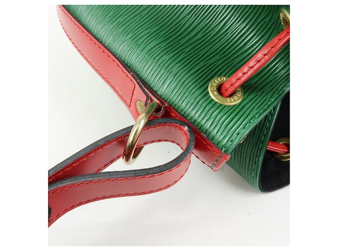 Borsa a tracolla Louis Vuitton Epi Petit Noe Bicolor Verde Rosso M44147 - vista 10