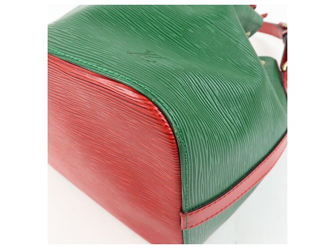 Borsa a tracolla Louis Vuitton Epi Petit Noe Bicolor Verde Rosso M44147 - vista 13