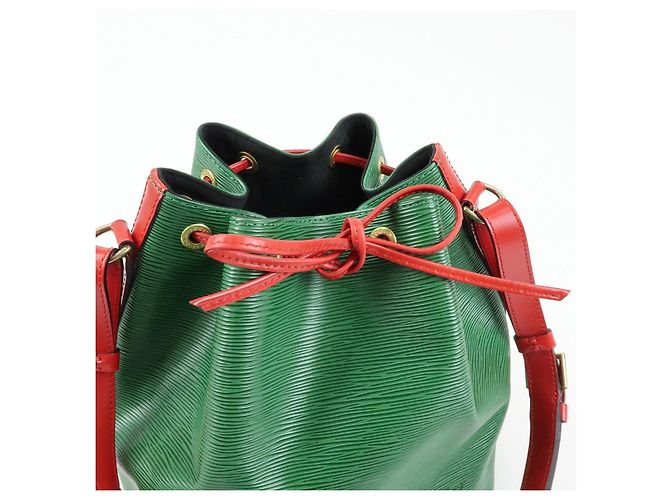 Borsa a tracolla Louis Vuitton Epi Petit Noe Bicolor Verde Rosso M44147 - vista 16