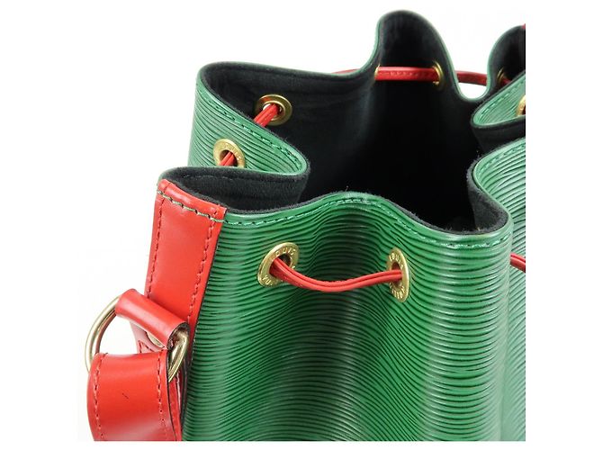 Borsa a tracolla Louis Vuitton Epi Petit Noe Bicolor Verde Rosso M44147 - vista 18